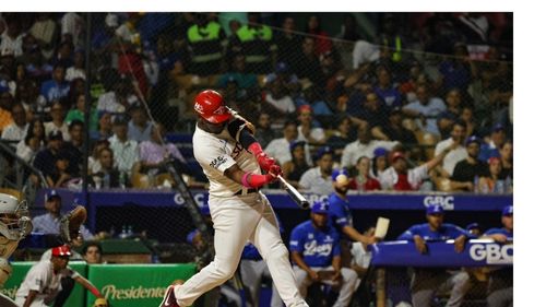 Así fue el cuadrangular de Junior Lake que dejó en el terreno al Licey